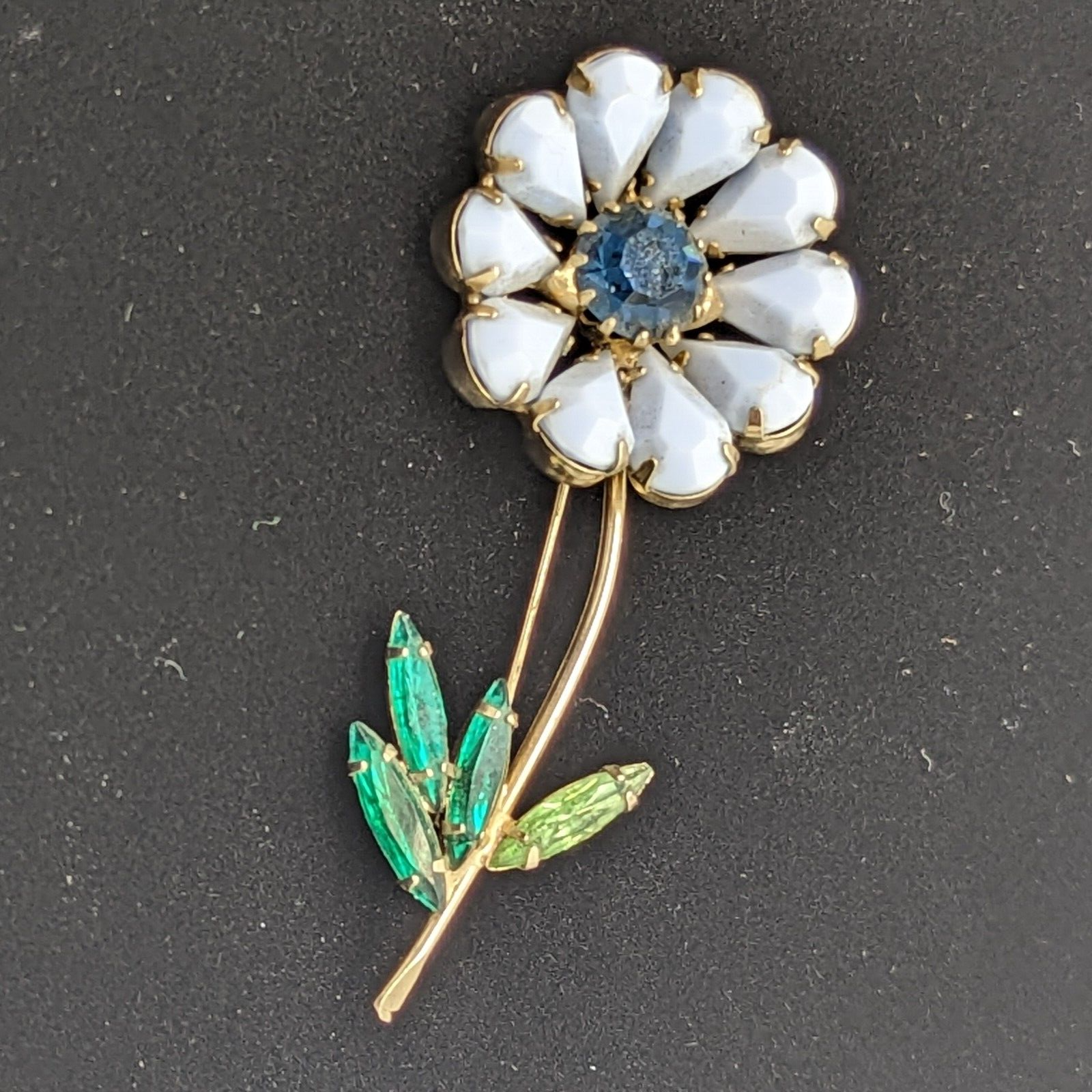 Vintage Weiss Flower Brooch Blue Daisy W/ Grn Leaves Milk Glass Petals Unsigned